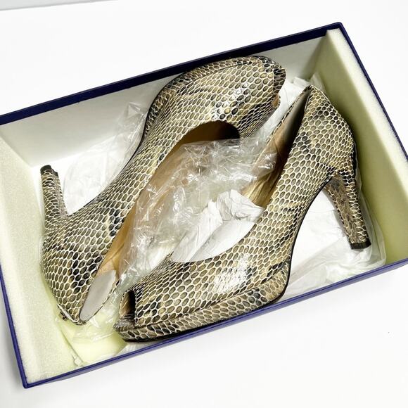STUART WEITZMAN LOGOPLAINFIELD MUSHROOM CRYSTAL SNAKE WOMEN SIZE 8.5 WITH BOX - Picture 1 of 5